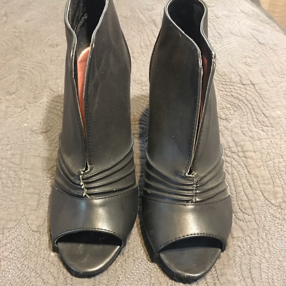 Black heels with exposed foot